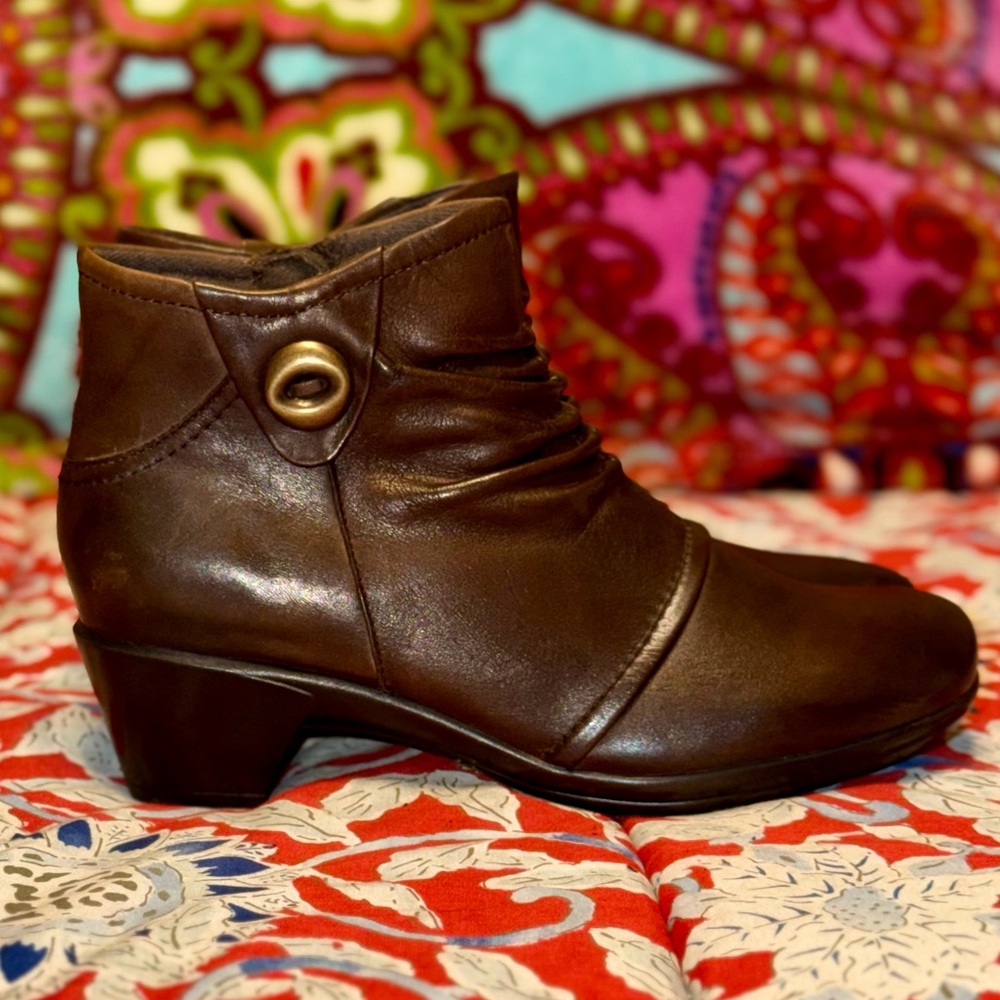 🌿NWOT Earth Origins Dark Brown Ankle Boots